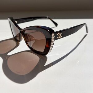 CHANEL Tortoiseshell Cat-Eye Sunglasses with Pearl Trim